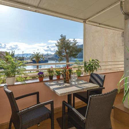 Awesome Apartment In Ploce With Kitchen ภายนอก รูปภาพ