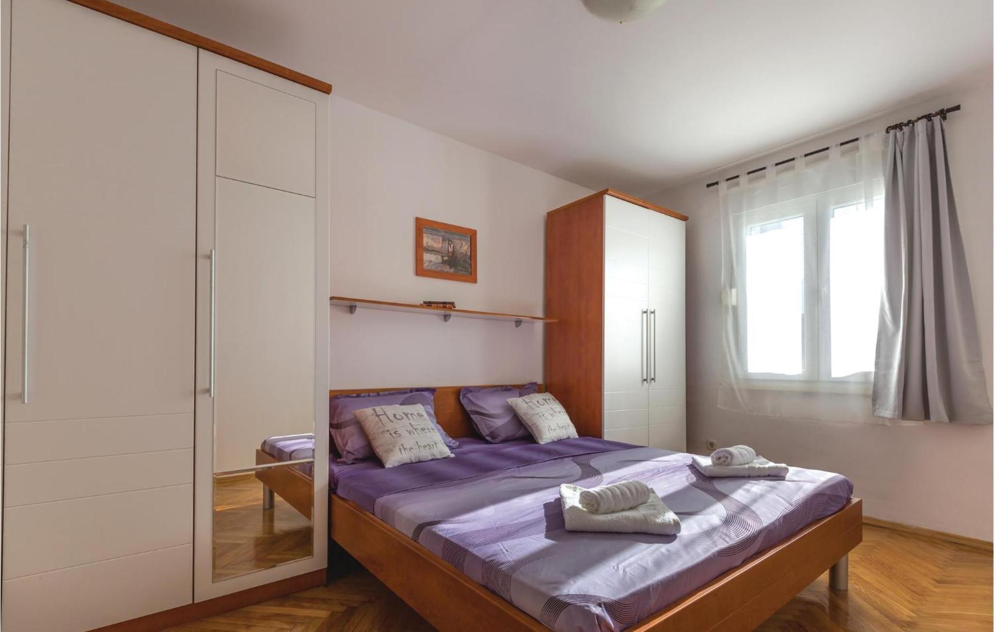 Awesome Apartment In Ploce With Kitchen ภายนอก รูปภาพ