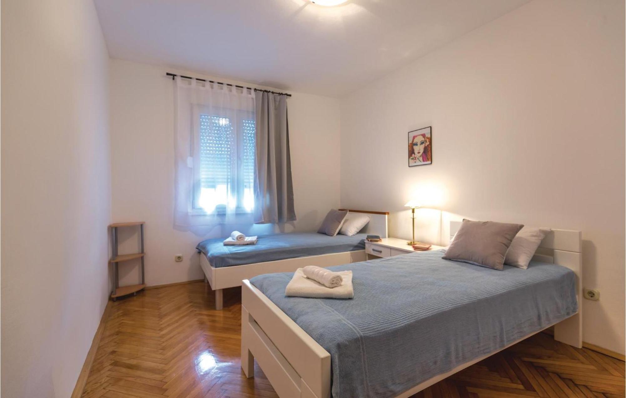 Awesome Apartment In Ploce With Kitchen ภายนอก รูปภาพ