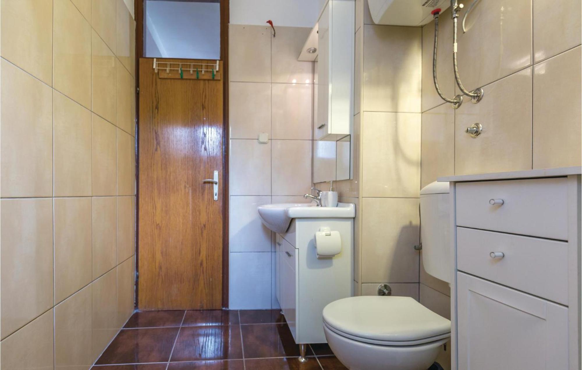 Awesome Apartment In Ploce With Kitchen ภายนอก รูปภาพ