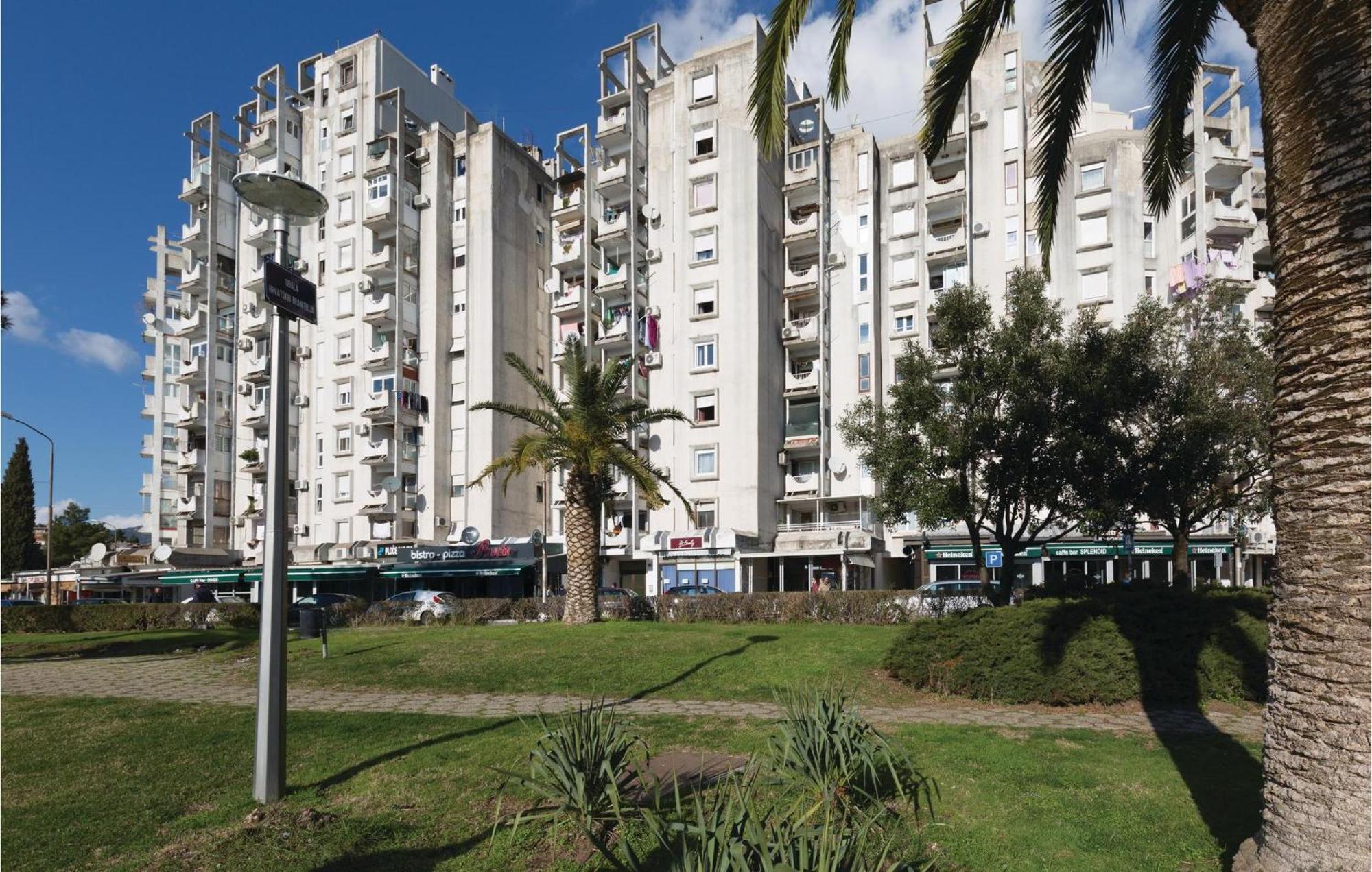 Awesome Apartment In Ploce With Kitchen ภายนอก รูปภาพ