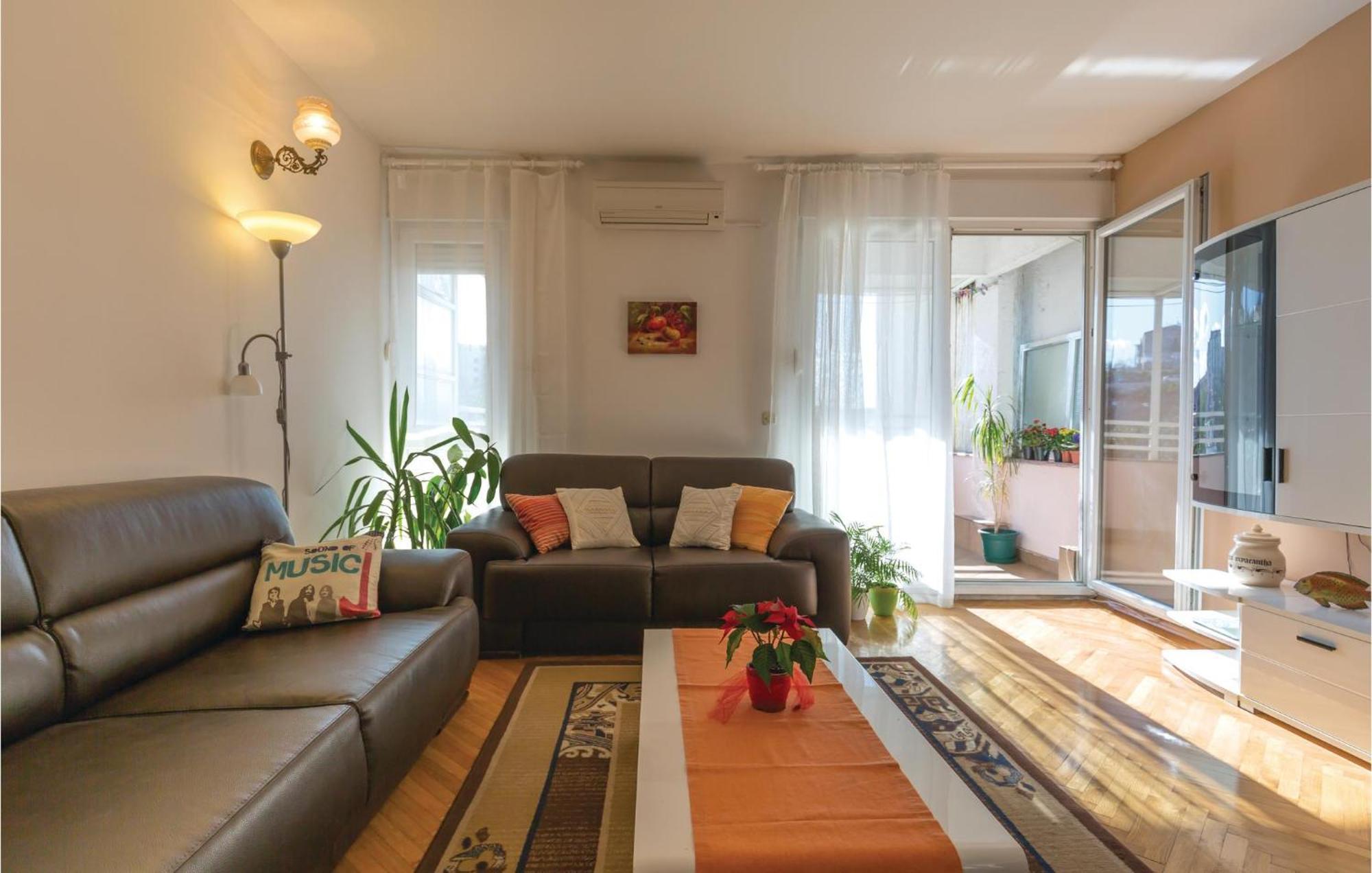 Awesome Apartment In Ploce With Kitchen ภายนอก รูปภาพ