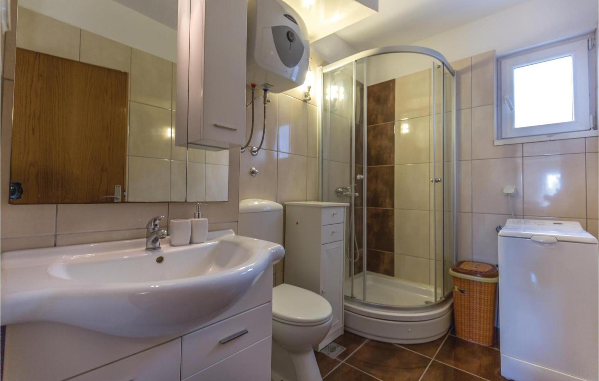 Awesome Apartment In Ploce With Kitchen ภายนอก รูปภาพ