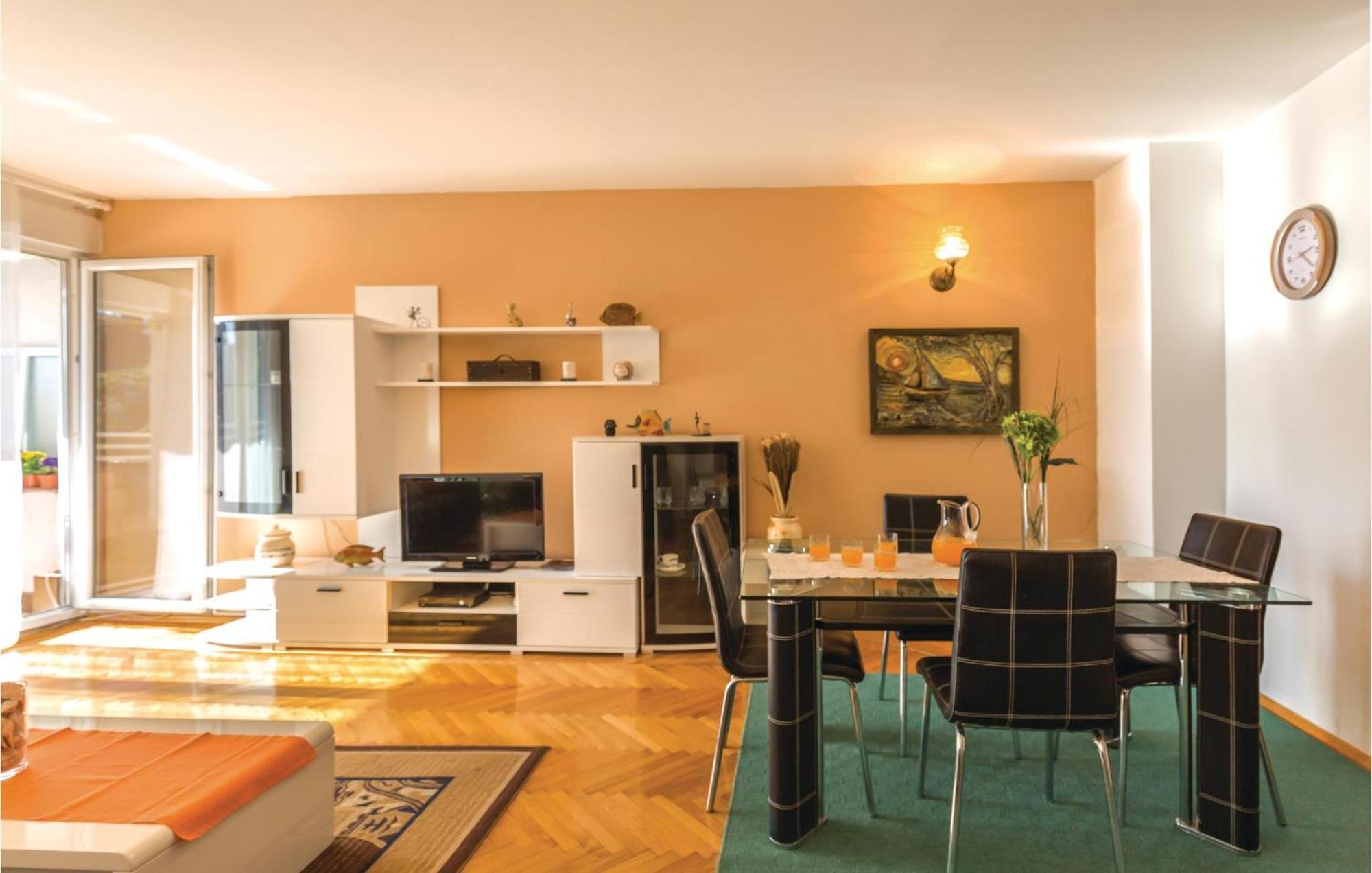 Awesome Apartment In Ploce With Kitchen ภายนอก รูปภาพ