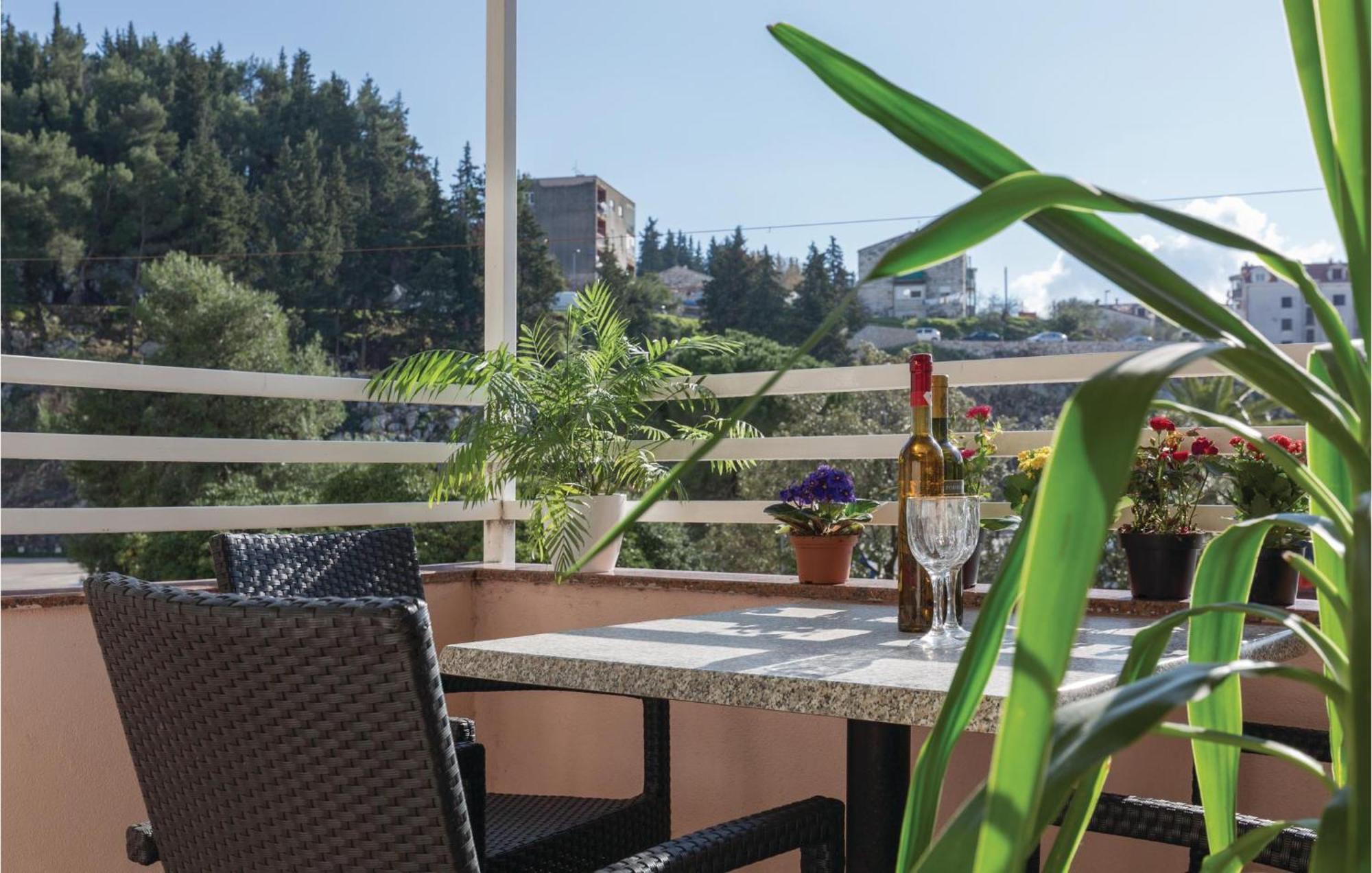 Awesome Apartment In Ploce With Kitchen ภายนอก รูปภาพ